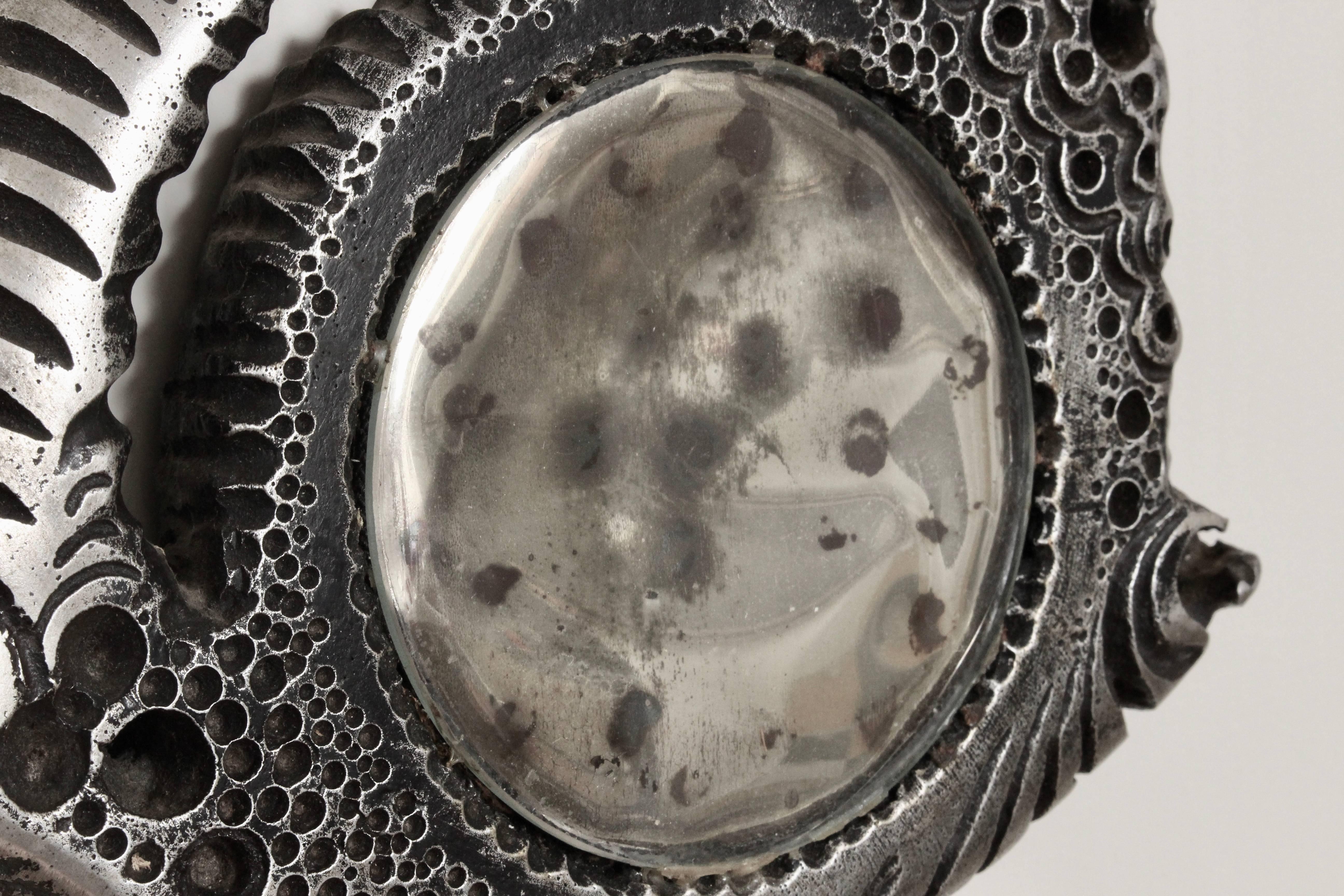 Americano Studio d'Arte A più piccolo specchio da parete in alluminio fuso ossidato e mercurio, 1971 in vendita