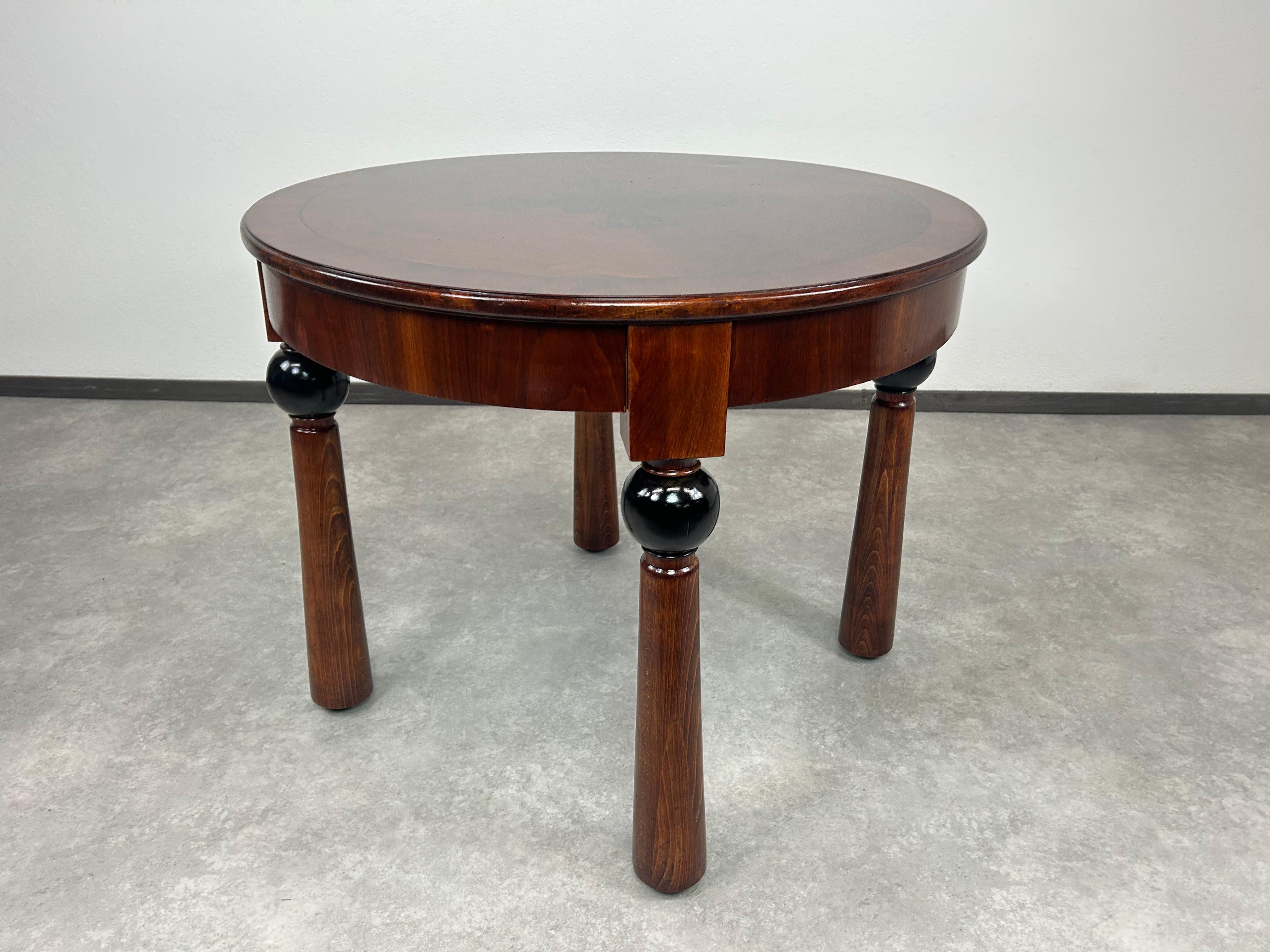 Smaller dining table designed by Hungarian architect Lajos Kozma. The table survived WW2 where it suffered gun shot damage in several places. Taking into account the beautiful original inlay, we decided to preserve and repair the original surface.