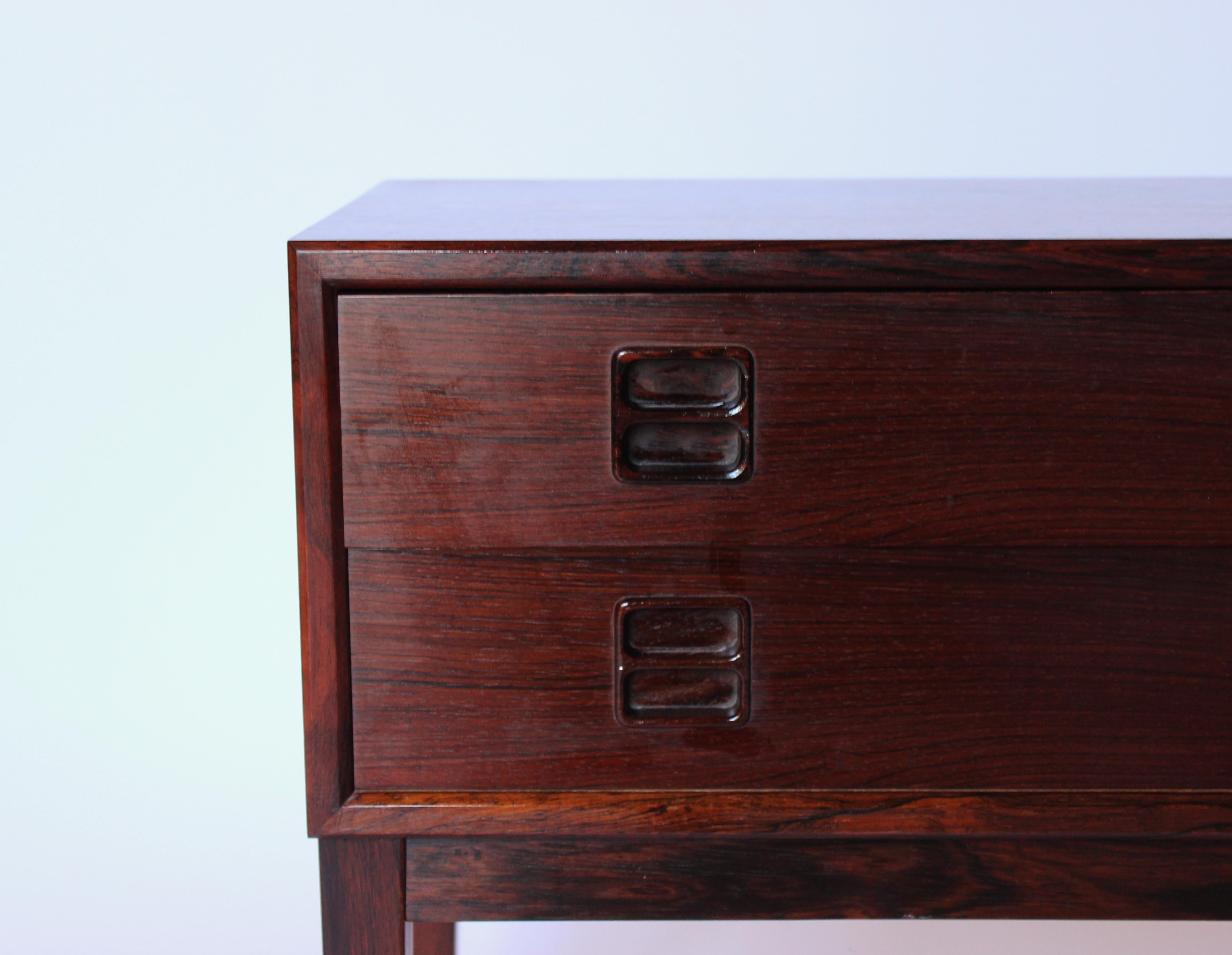 Smaller Dresser with Two Drawers in Rosewood of Danish Design from the 1960s In Good Condition For Sale In Lejre, DK