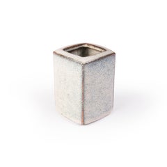 Petit vase gris vernissé dans des nuances de bleu