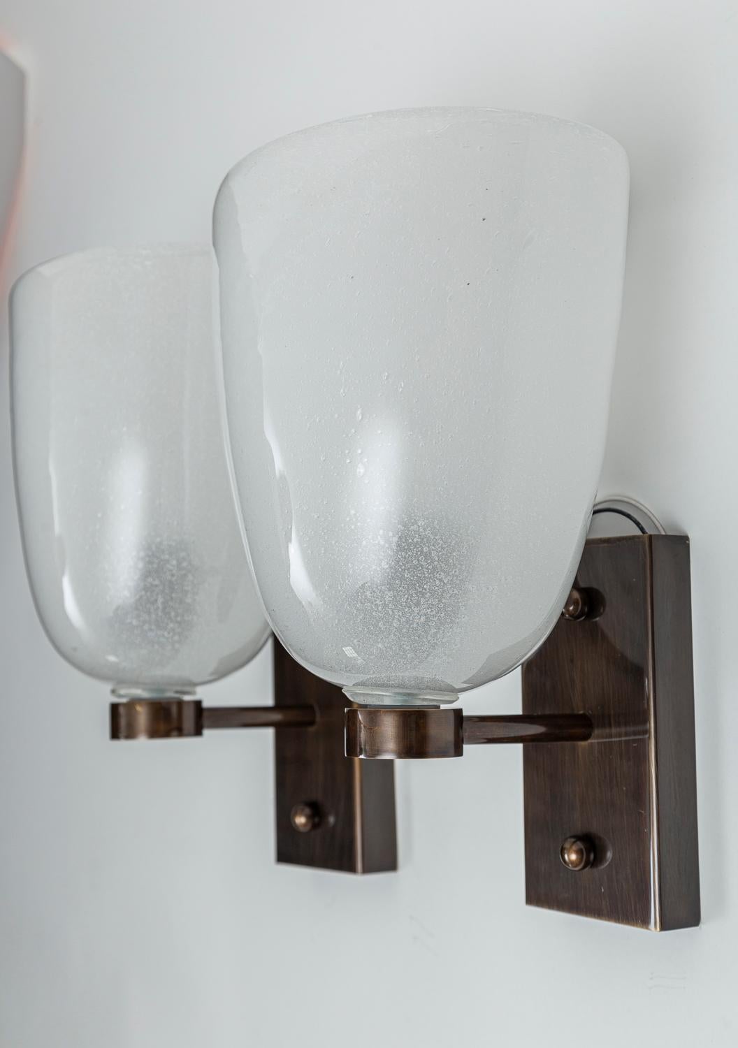 Verre brun Petite paire d'appliques ovales en forme de Pulegoso soufflées à Murano en vente