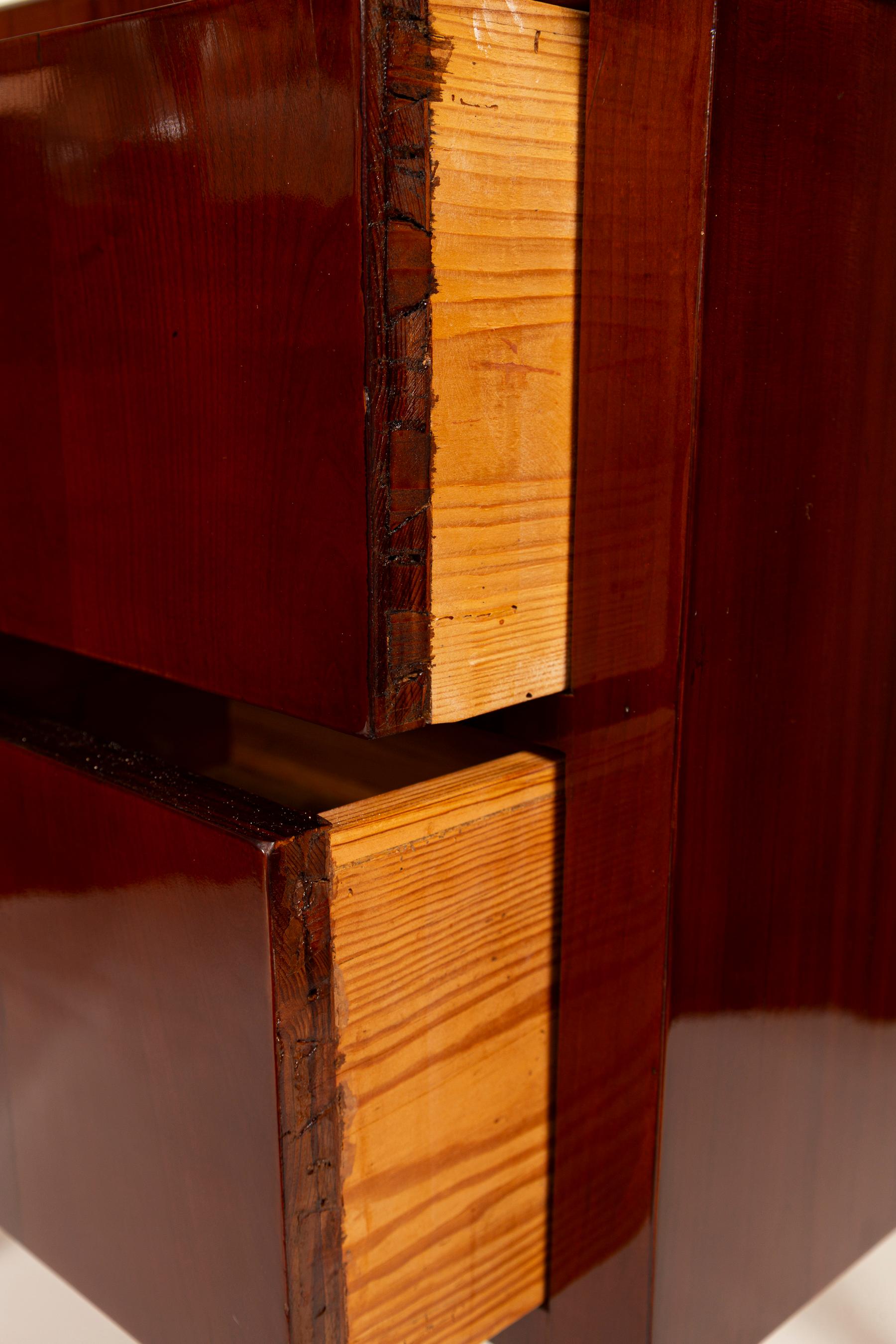 Coppia di eleganti comò/tavolini Biedermeier del XIX secolo in vendita 3