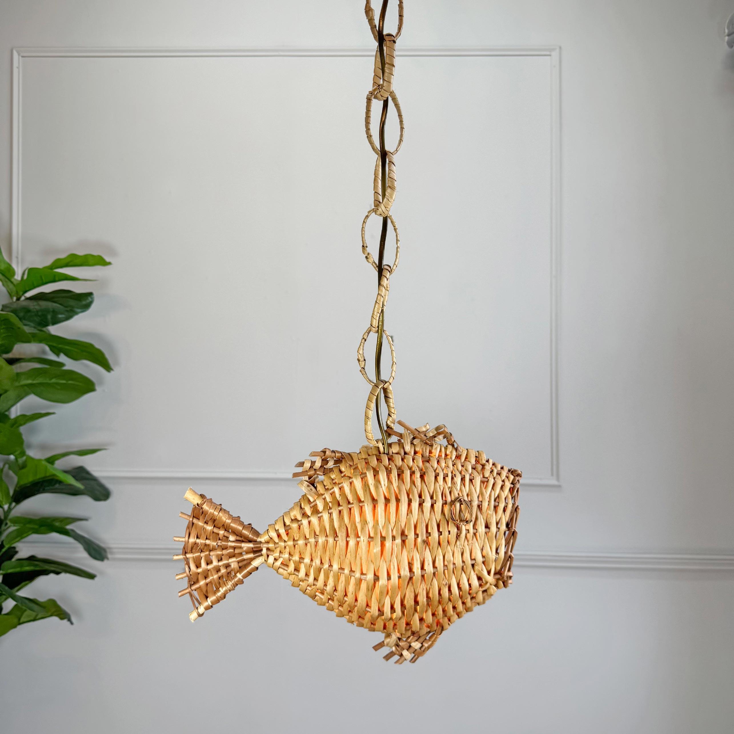 Kleinere Vintage-Fisch-Deckenleuchte Frankreich 1950er Jahre (Handgefertigt) im Angebot