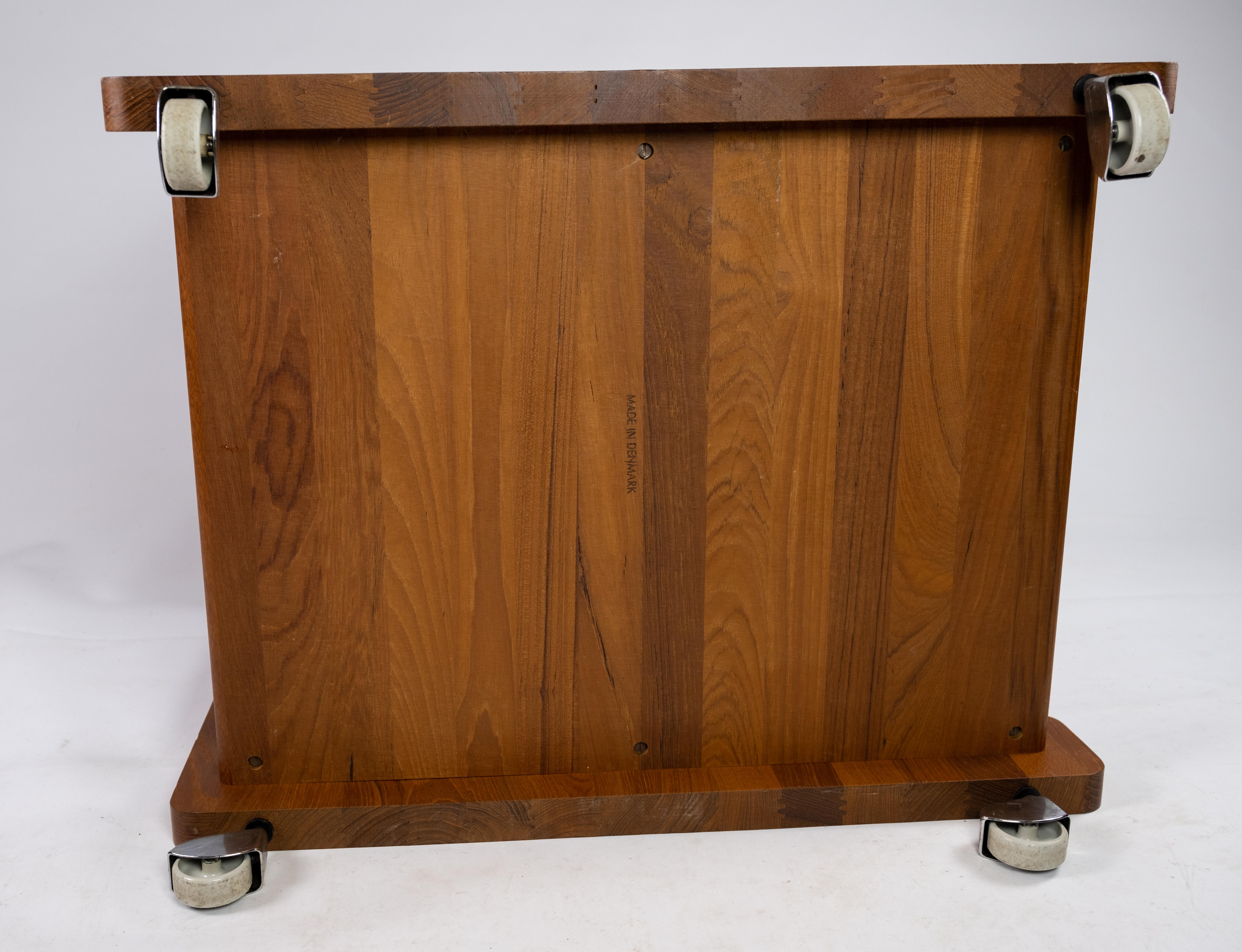 Smaller Tray Table or Bar Cart in Teak of Danish Design from the 1960s 3