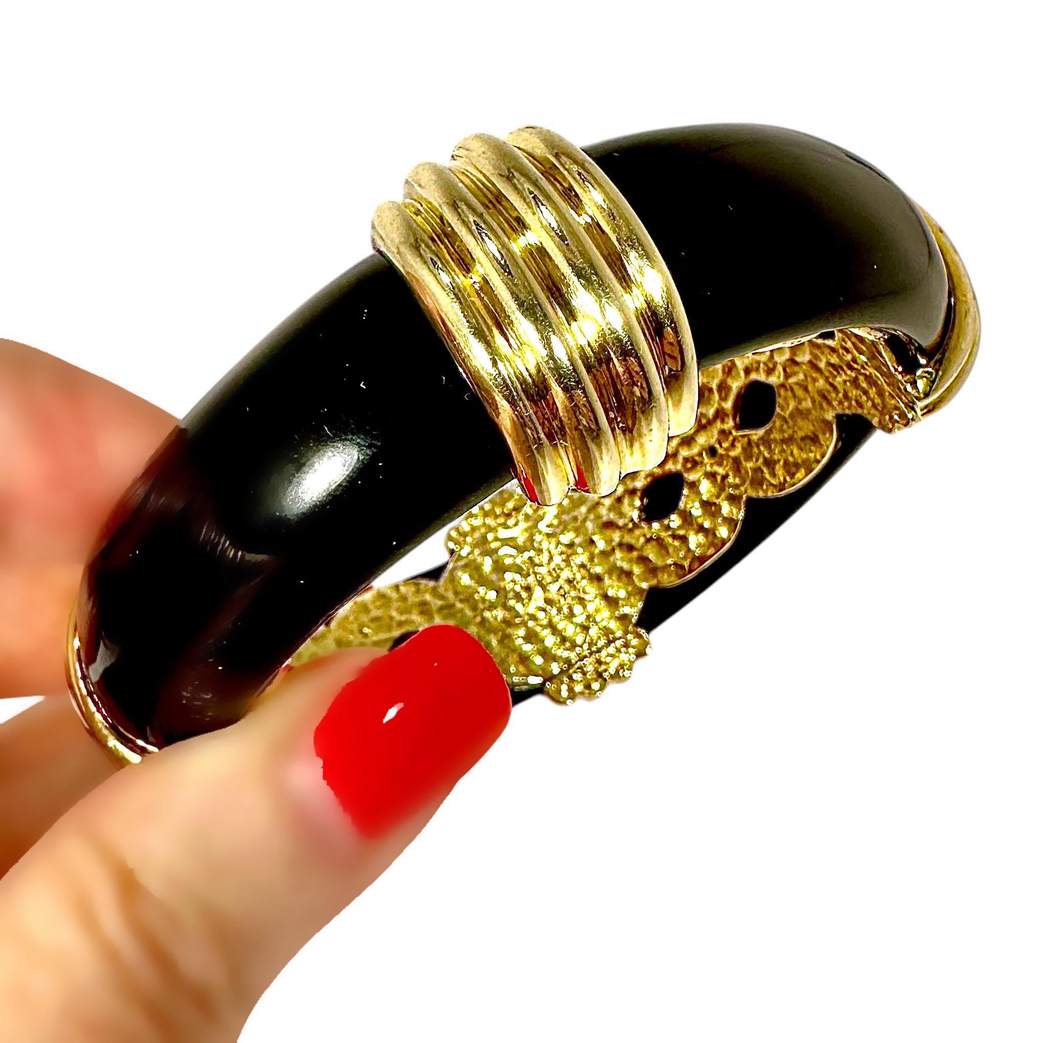 Bracelet en or jaune 14K et onyx noir par La Triomphe en vente 8