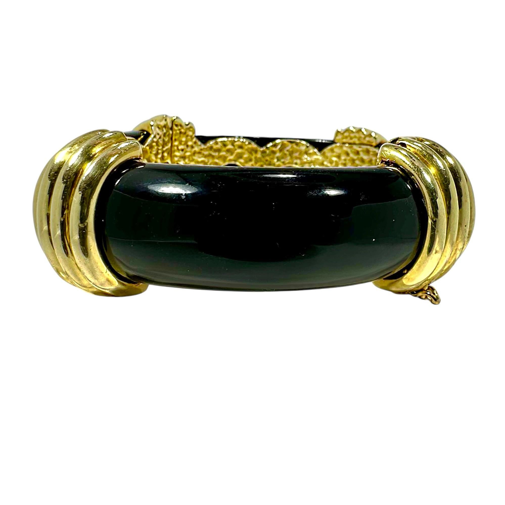 Moderne Bracelet en or jaune 14K et onyx noir par La Triomphe en vente