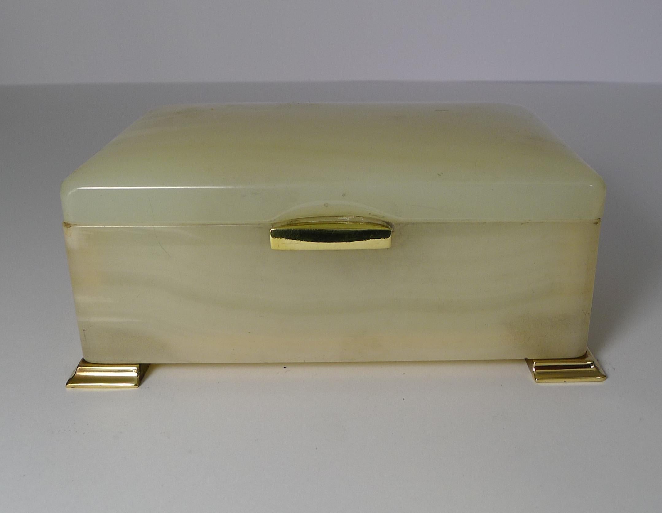 Smart Antique Art Deco White Onyx Box by Betjemman, circa 1920 5