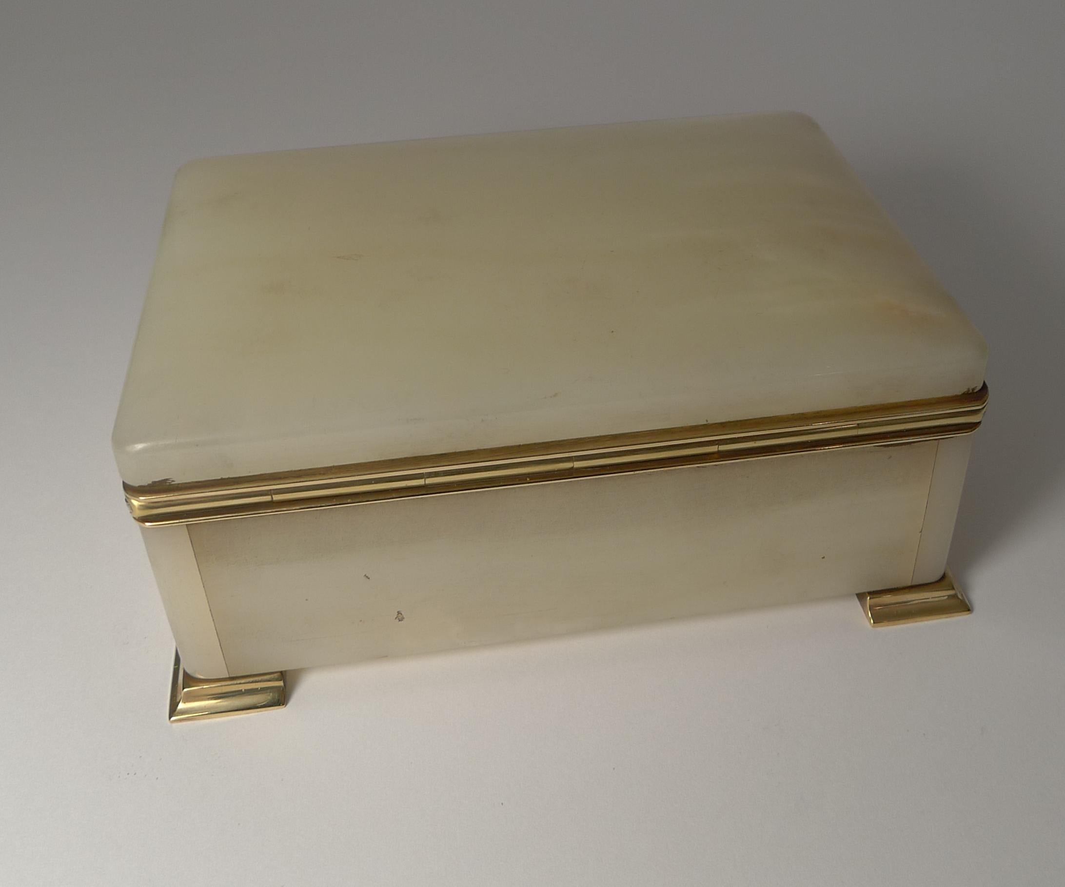 Smart Antique Art Deco White Onyx Box by Betjemman, circa 1920 In Good Condition In Bath, GB