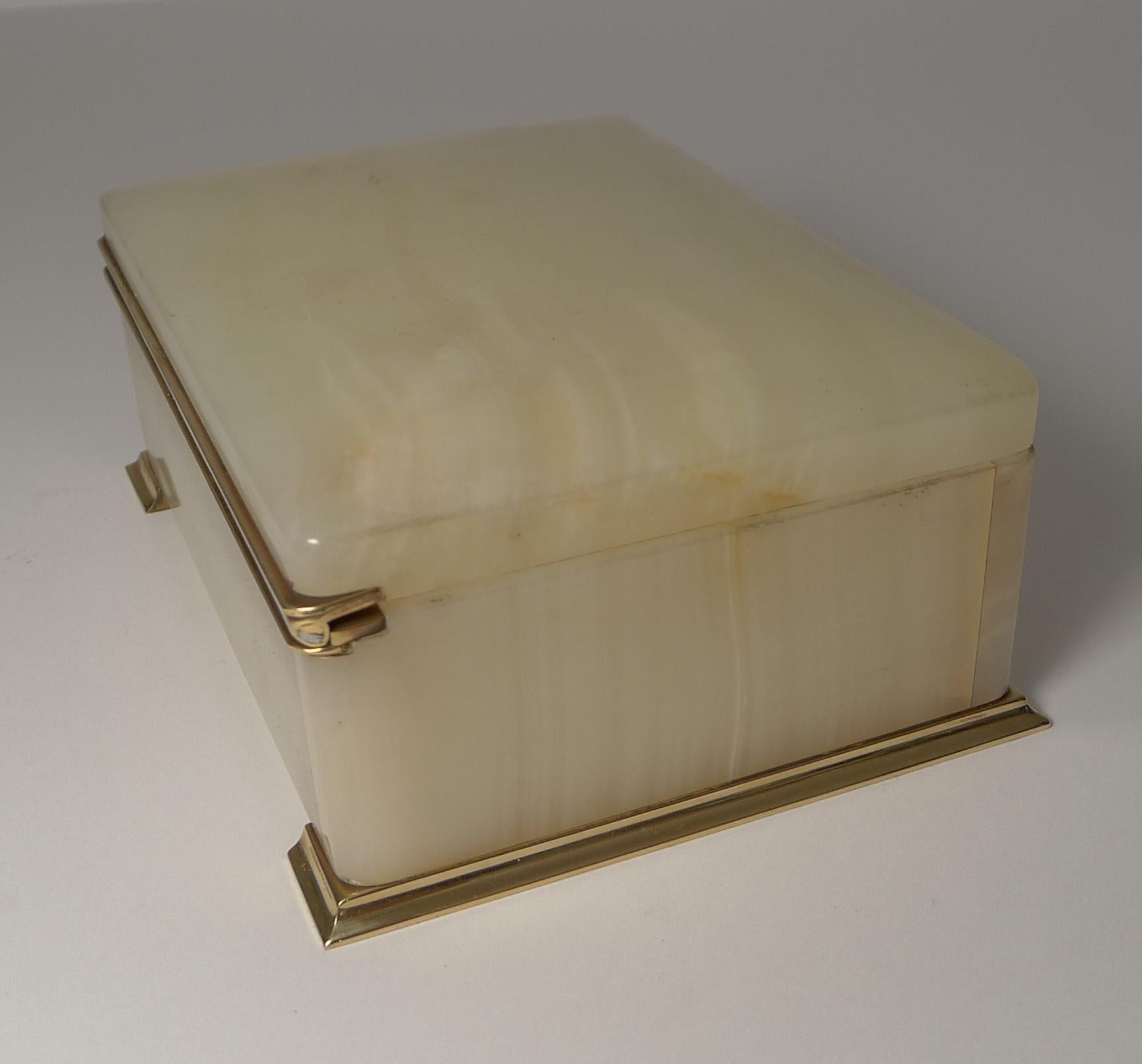Early 20th Century Smart Antique Art Deco White Onyx Box by Betjemman, circa 1920