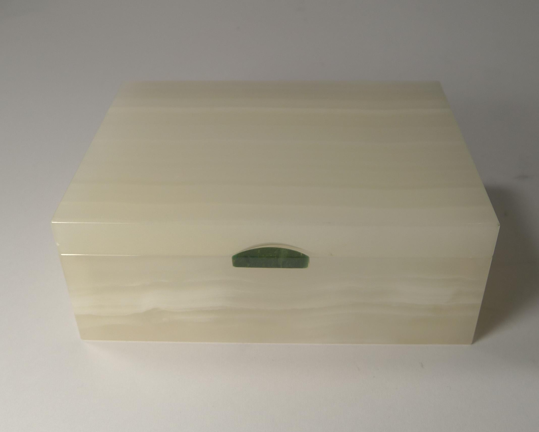 Smart Antique Art Deco White Onyx & Malachite Box by Betjemman, circa 1920 5