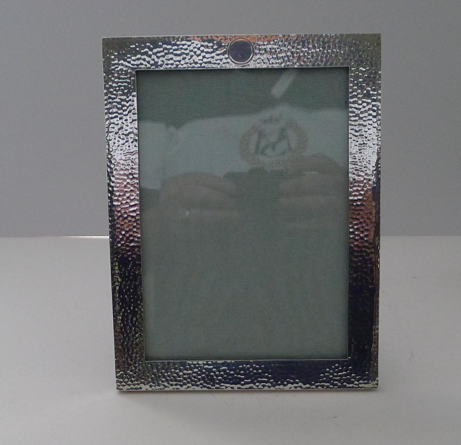 Smart Antique English Planished Sterling Silver Picture Frame In Good Condition For Sale In Bath, GB