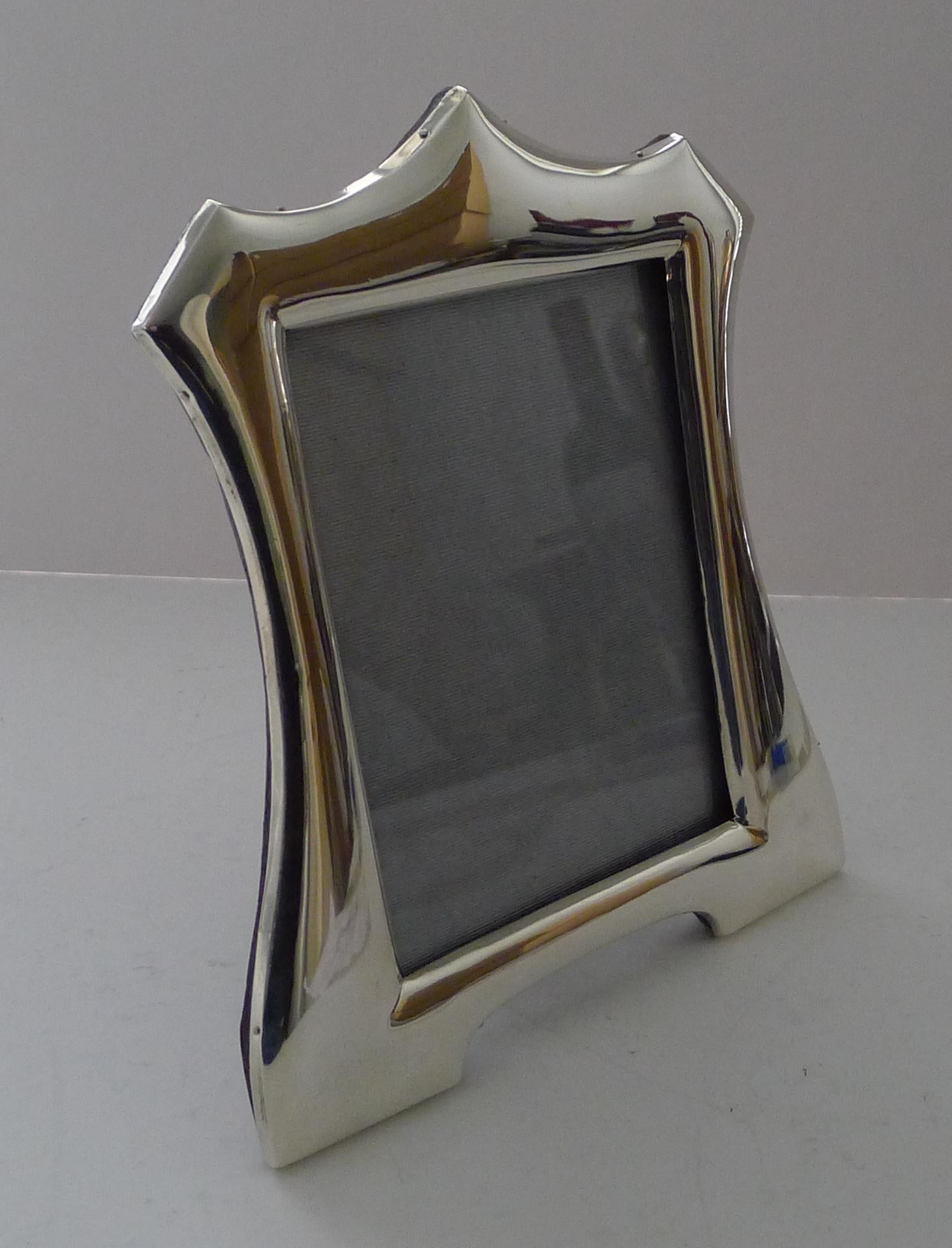 Smart Antique English Silver Photograph Frame by Walker & Hall, 1913 In Good Condition In Bath, GB