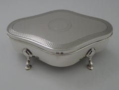 Elegante joyero inglés antiguo de plata de ley - Decoración torneada de motor