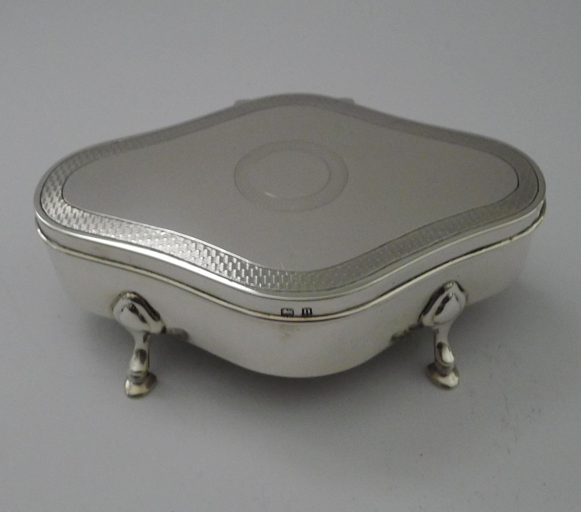 Elegante joyero inglés antiguo de plata de ley - Decoración torneada de motor en Bueno estado para la venta en Bath, GB