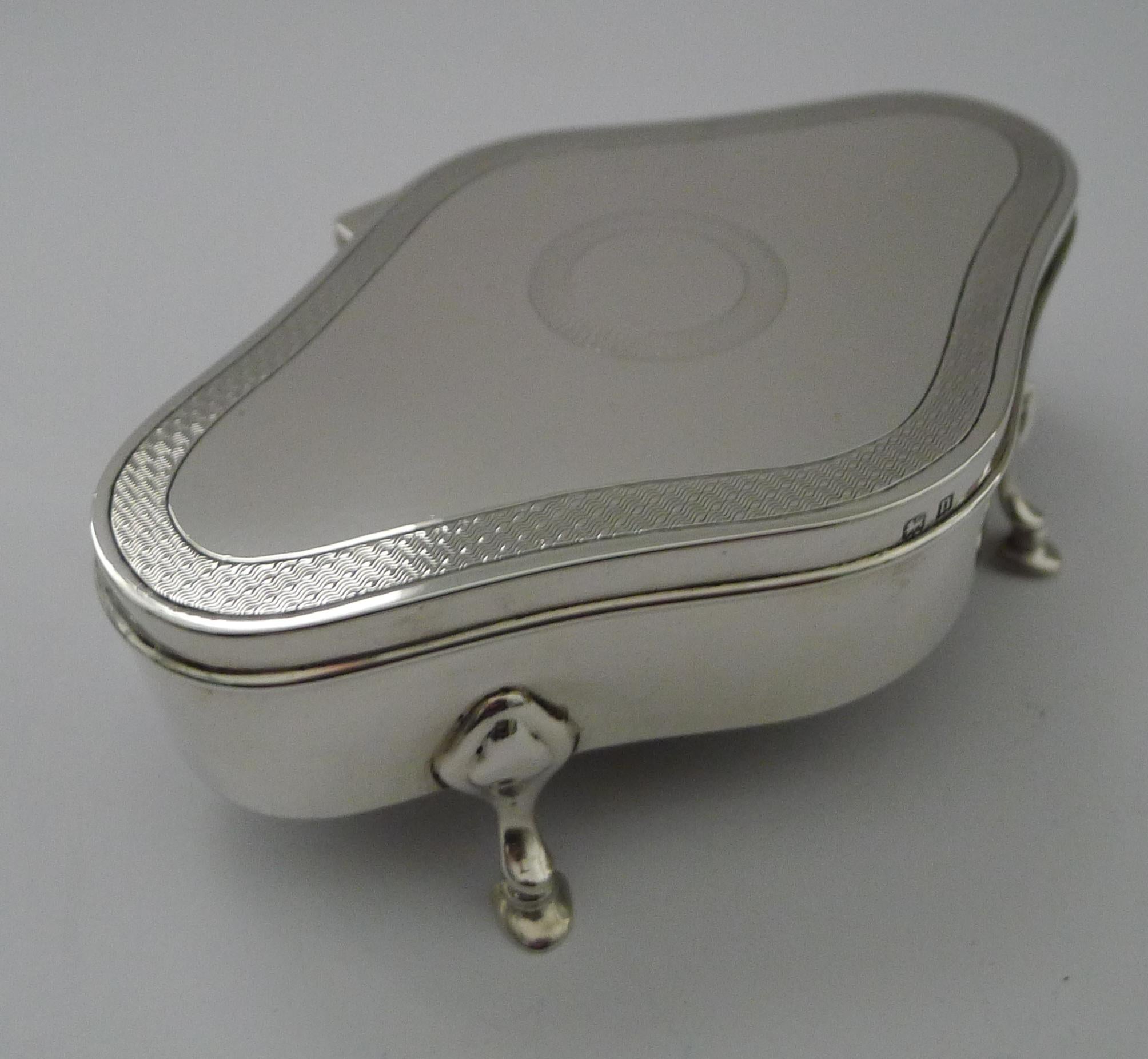 Elegante joyero inglés antiguo de plata de ley - Decoración torneada de motor principios del siglo XX en venta