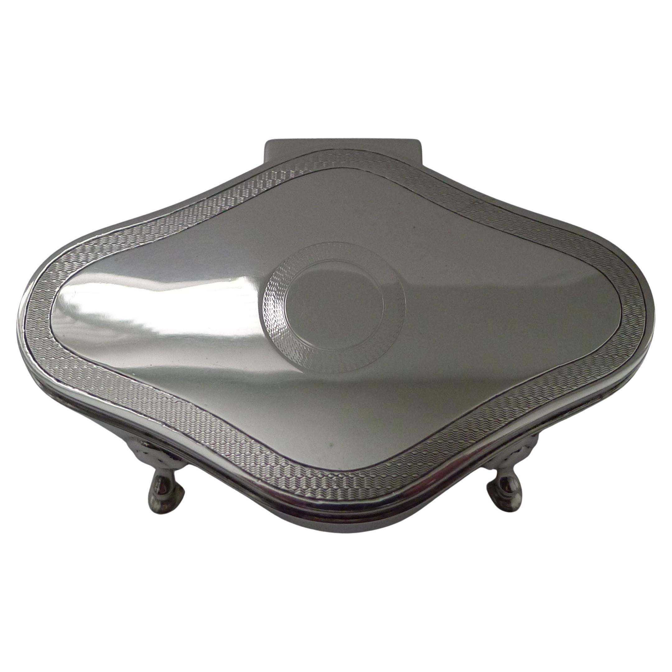 Elegante joyero inglés antiguo de plata de ley - Decoración torneada de motor en venta