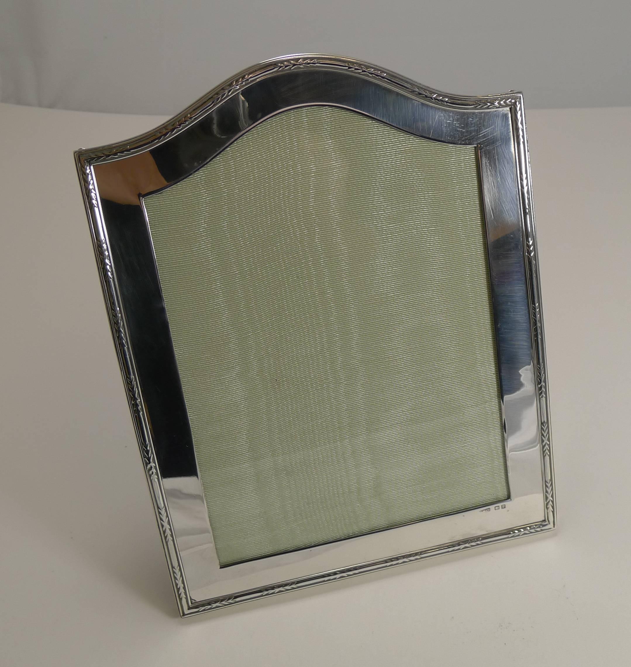 Smart Antique English Sterling Silver Photograph Frame 1