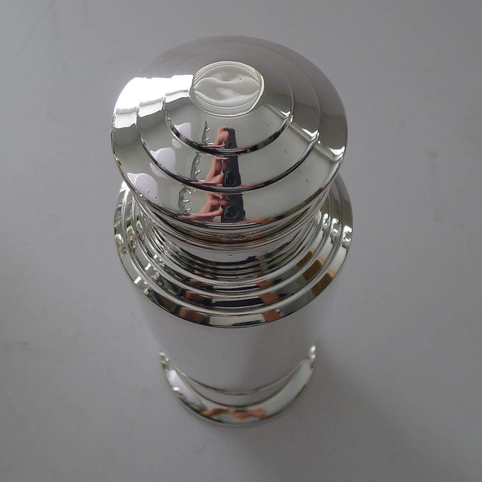 British Smart Art Deco Cocktail Shaker by Charles S Green C.1940 For Sale
