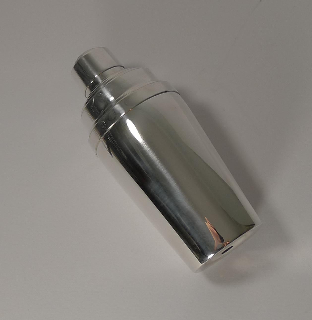 English Smart Art Deco Cocktail Shaker by Elkington and Co., circa 1930