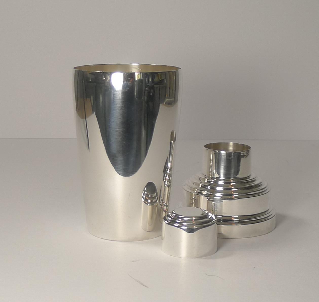 Smart Art Deco Cocktail Shaker by Elkington and Co., circa 1930 3
