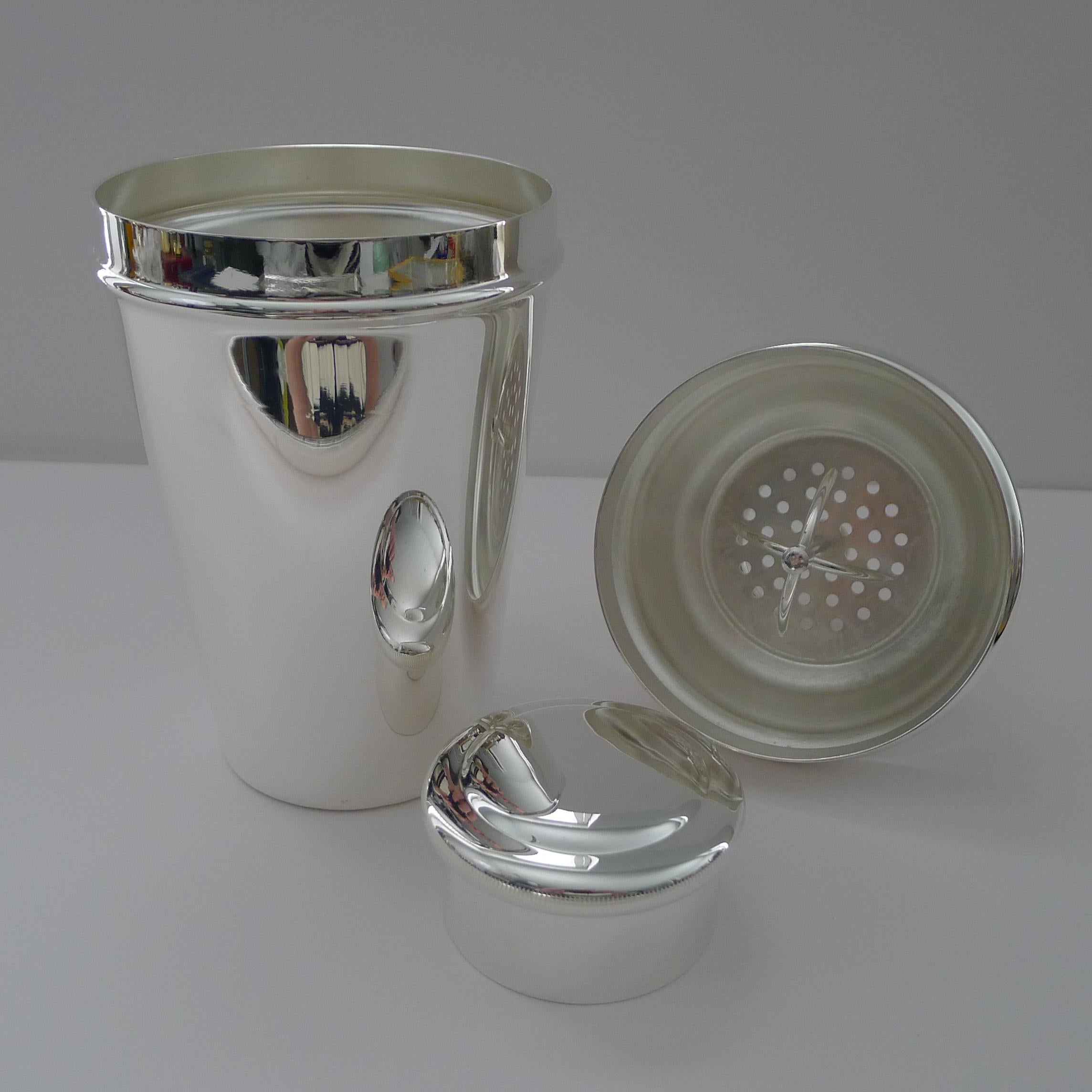 Smart Art Deco Shaker by William Suckling c.1930 - 1 1/4 Pints For Sale 2