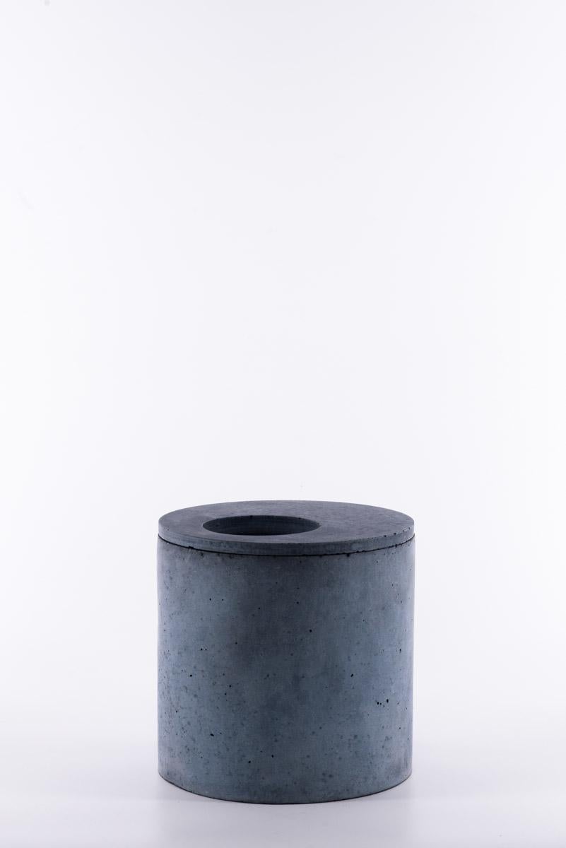 Modern Smart Concrete Vase Handmade in Italy, Mod.I For Sale