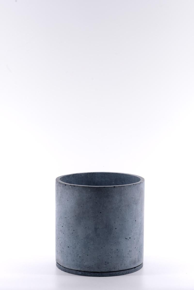 Italian Smart Concrete Vase Handmade in Italy, Mod.I For Sale