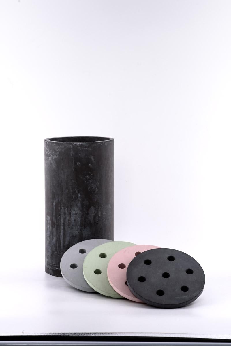 Smart Concrete-Vase, handgefertigt in Italien, Mod.II (Moderne) im Angebot
