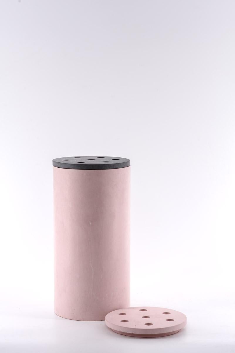 Smart Concrete-Vase, handgefertigt in Italien, Mod.II (Italienisch) im Angebot