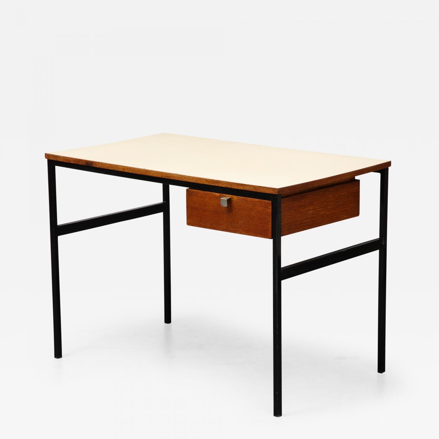 Schreibtisch aus Eiche, Stahl und Laminat von Pierre Paulin, Frankreich

Eleganter Schreibtisch mit klaren Linien und schöner Patina.

