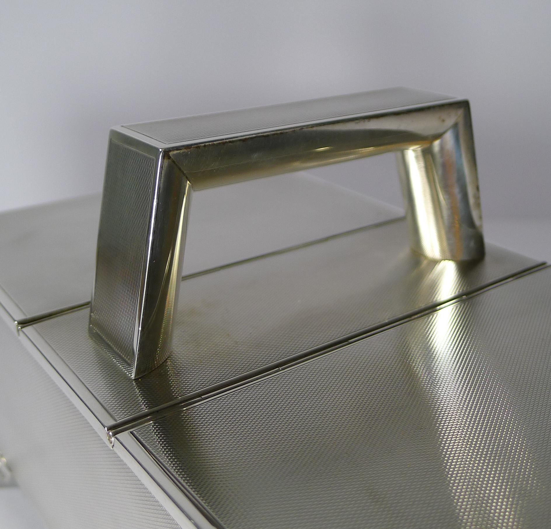Caja de plata inglesa Art Decó para cigarrillos o puros, 1937 Plata esterlina en venta
