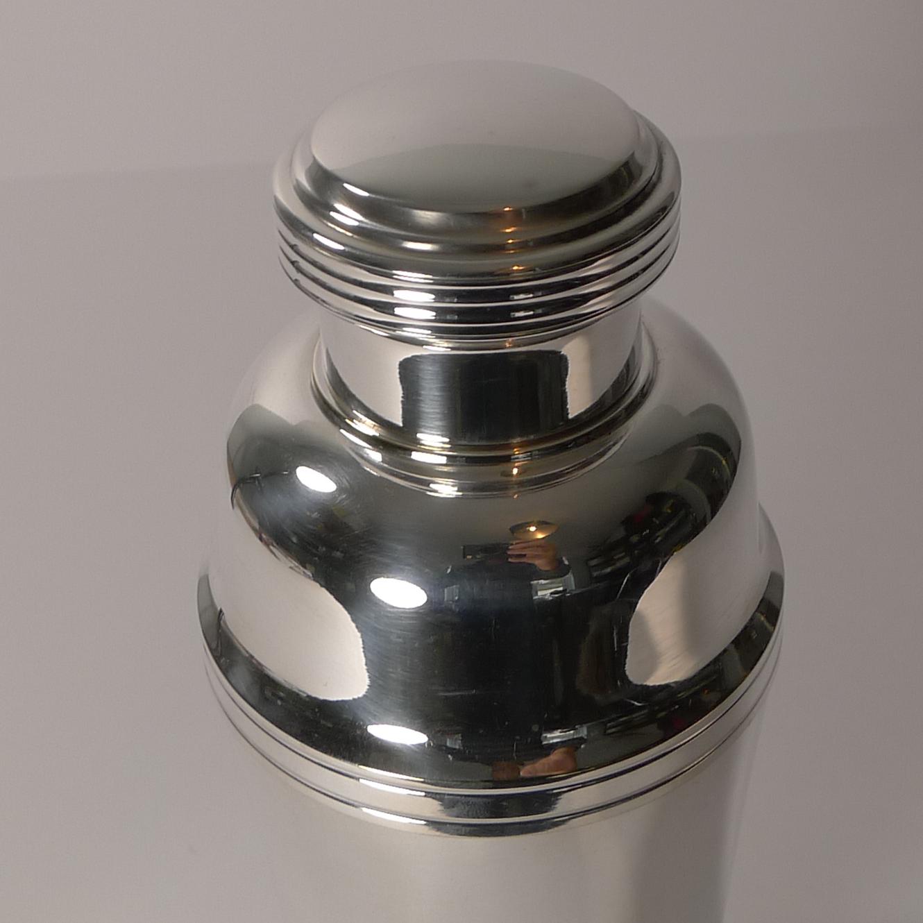 Mid-20th Century Smart French Art Deco Cocktail Shaker, circa 1930