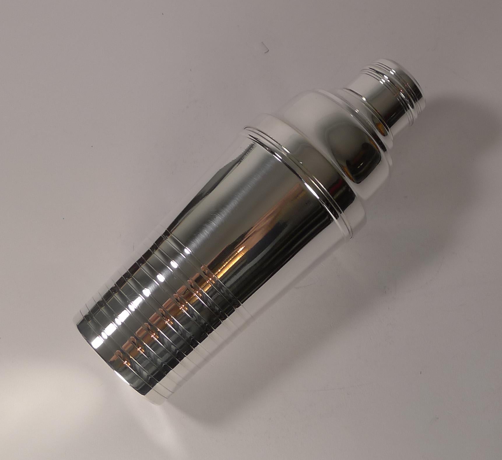 Smart French Art Deco Cocktail Shaker, circa 1930 1