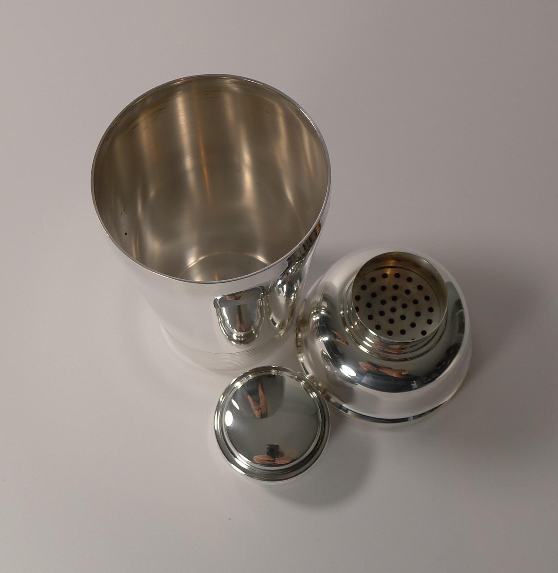 Smart French Art Deco Cocktail Shaker, circa 1930 3