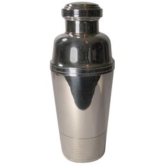 Smart French Art Deco Cocktail Shaker, circa 1930 Smart French Art Deco Cocktail Shaker, circa 1930