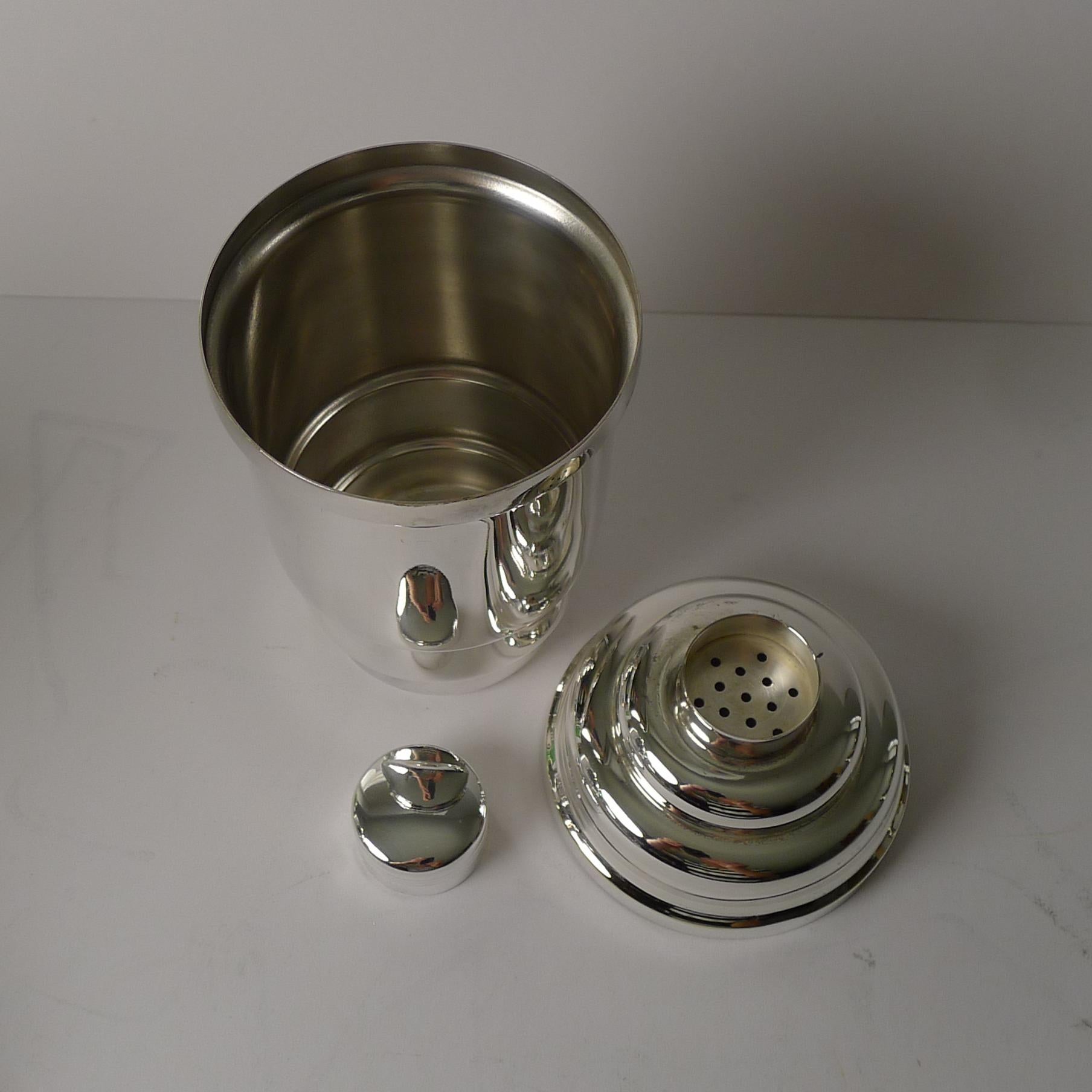 Smart French Art Deco Silver Plated Cocktail Shaker, c.1930's For Sale 7