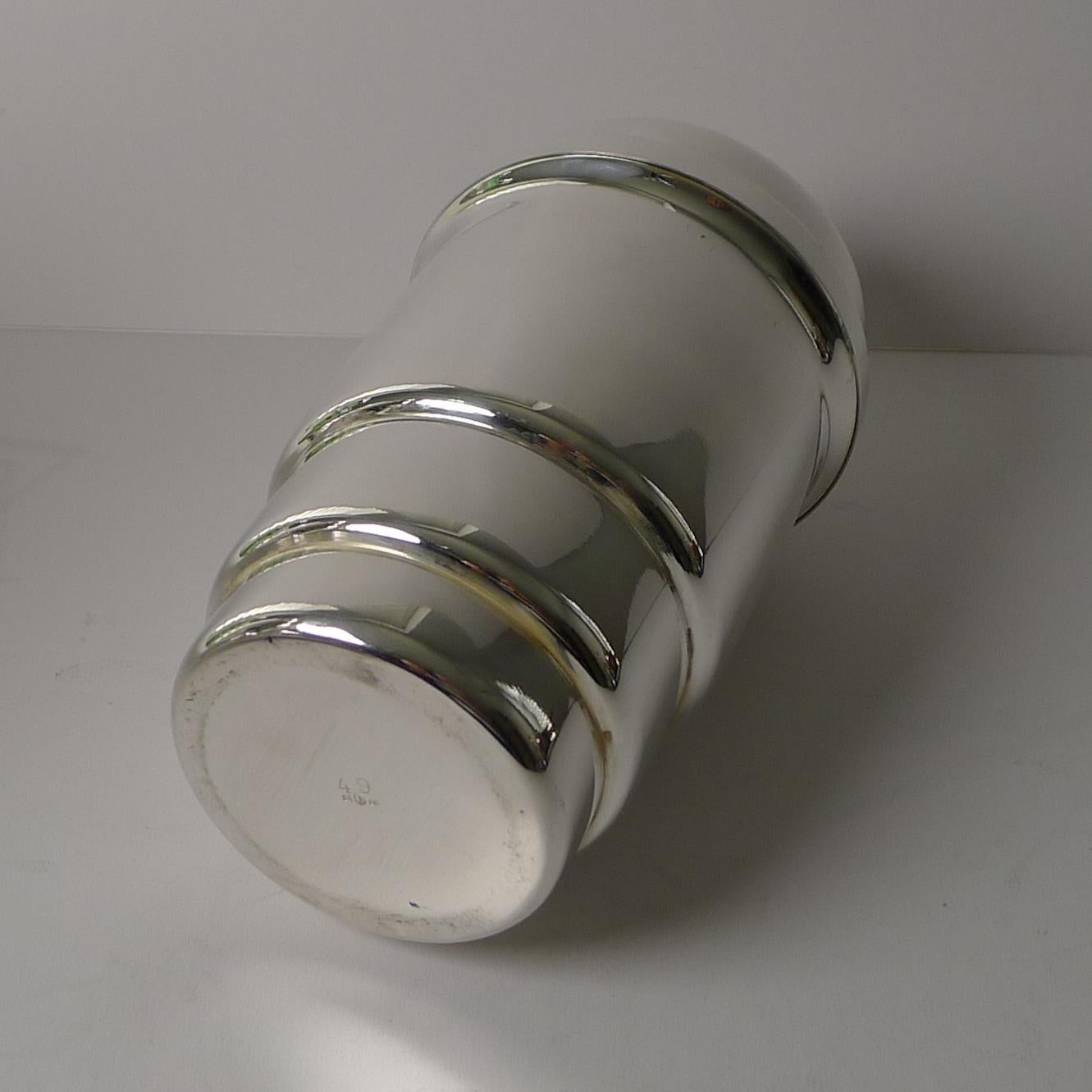 Mid-20th Century Smart French Art Deco Silver Plated Cocktail Shaker, c.1930's For Sale
