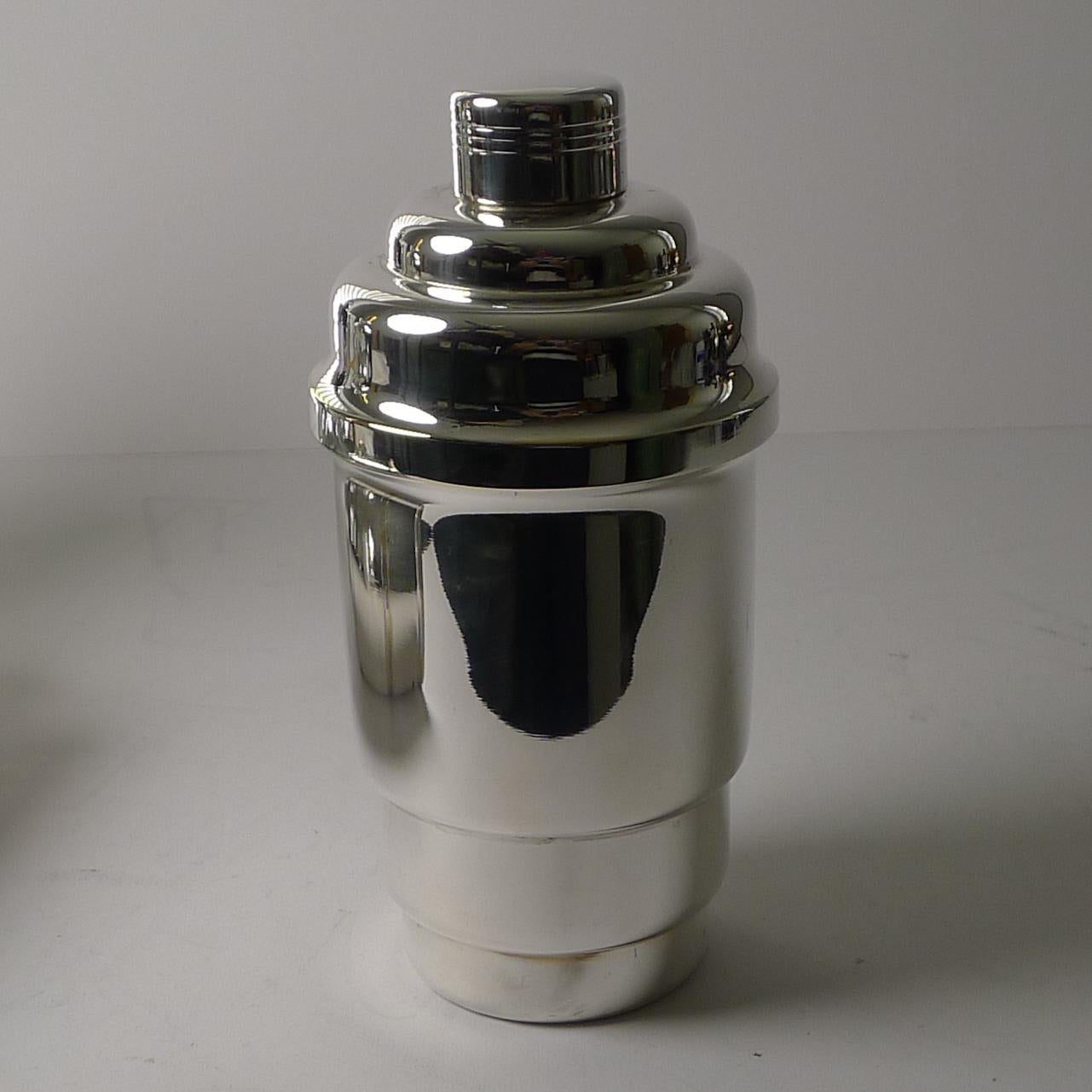 Smart French Art Deco Silver Plated Cocktail Shaker, c.1930's For Sale 1