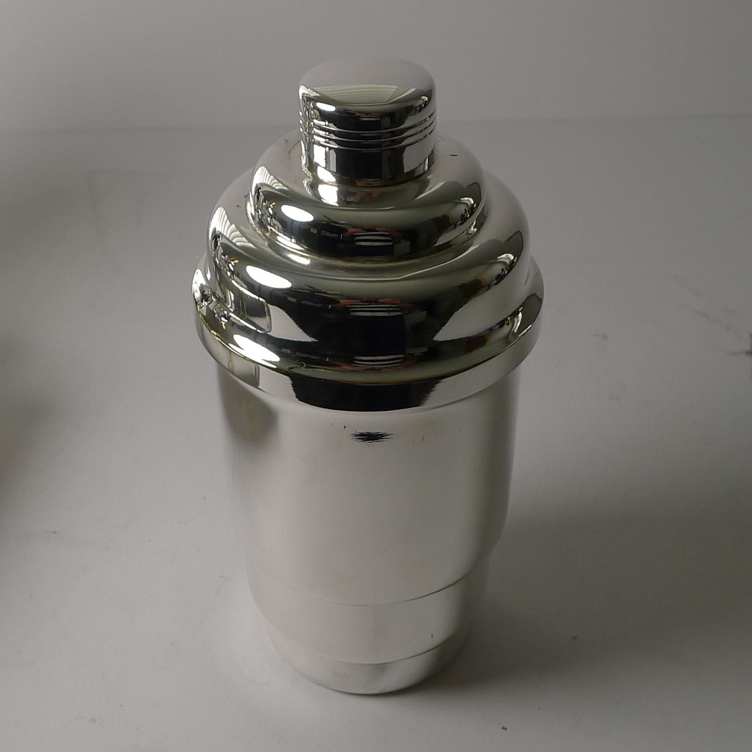 Smart French Art Deco Silver Plated Cocktail Shaker, c.1930's For Sale 2