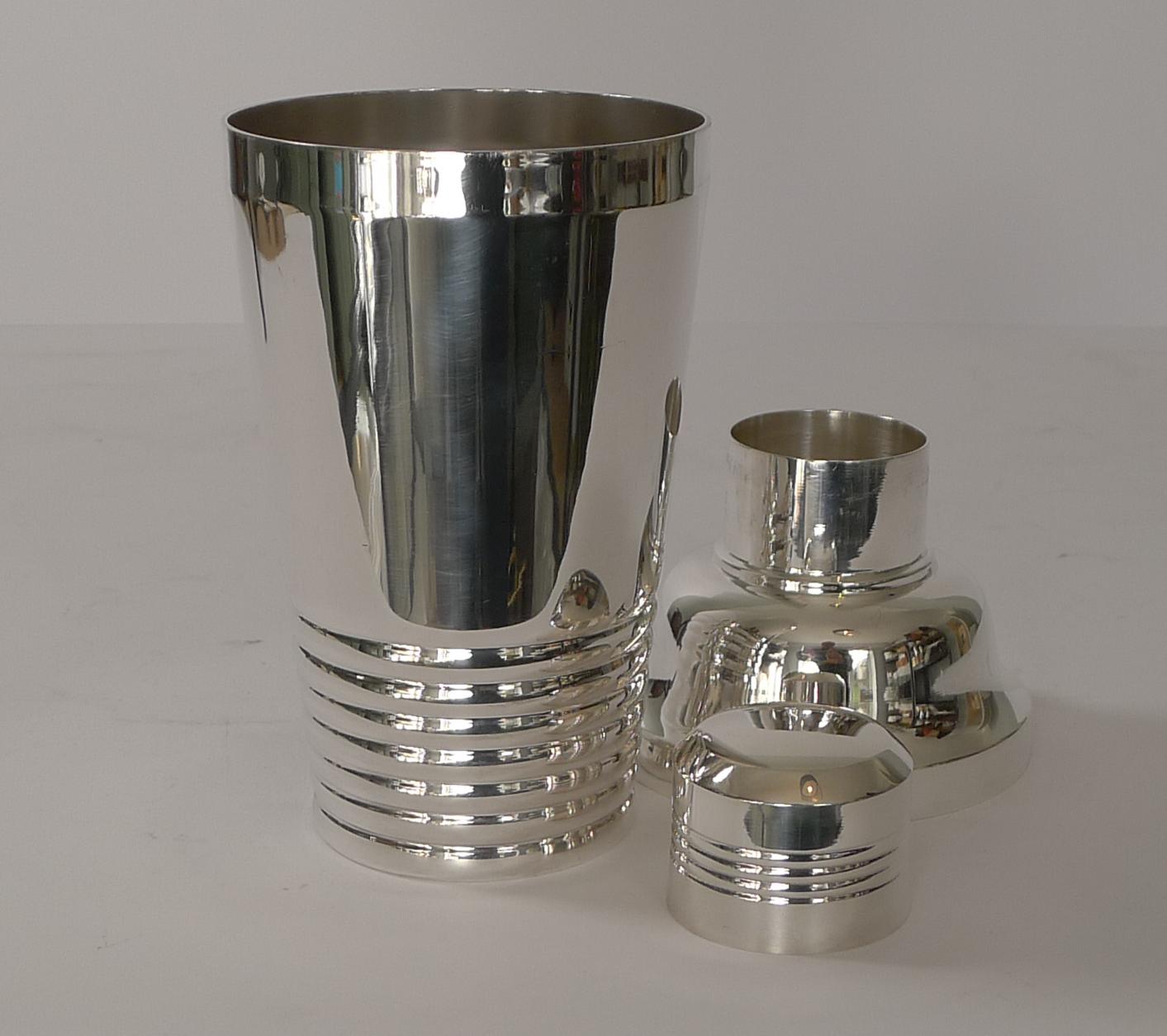 Smart French Art Deco Silver Plated Cocktail Shaker, circa 1930s 3