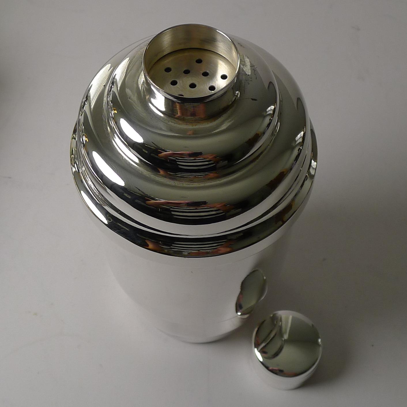 Smart French Art Deco Silver Plated Cocktail Shaker, c.1930's For Sale 3