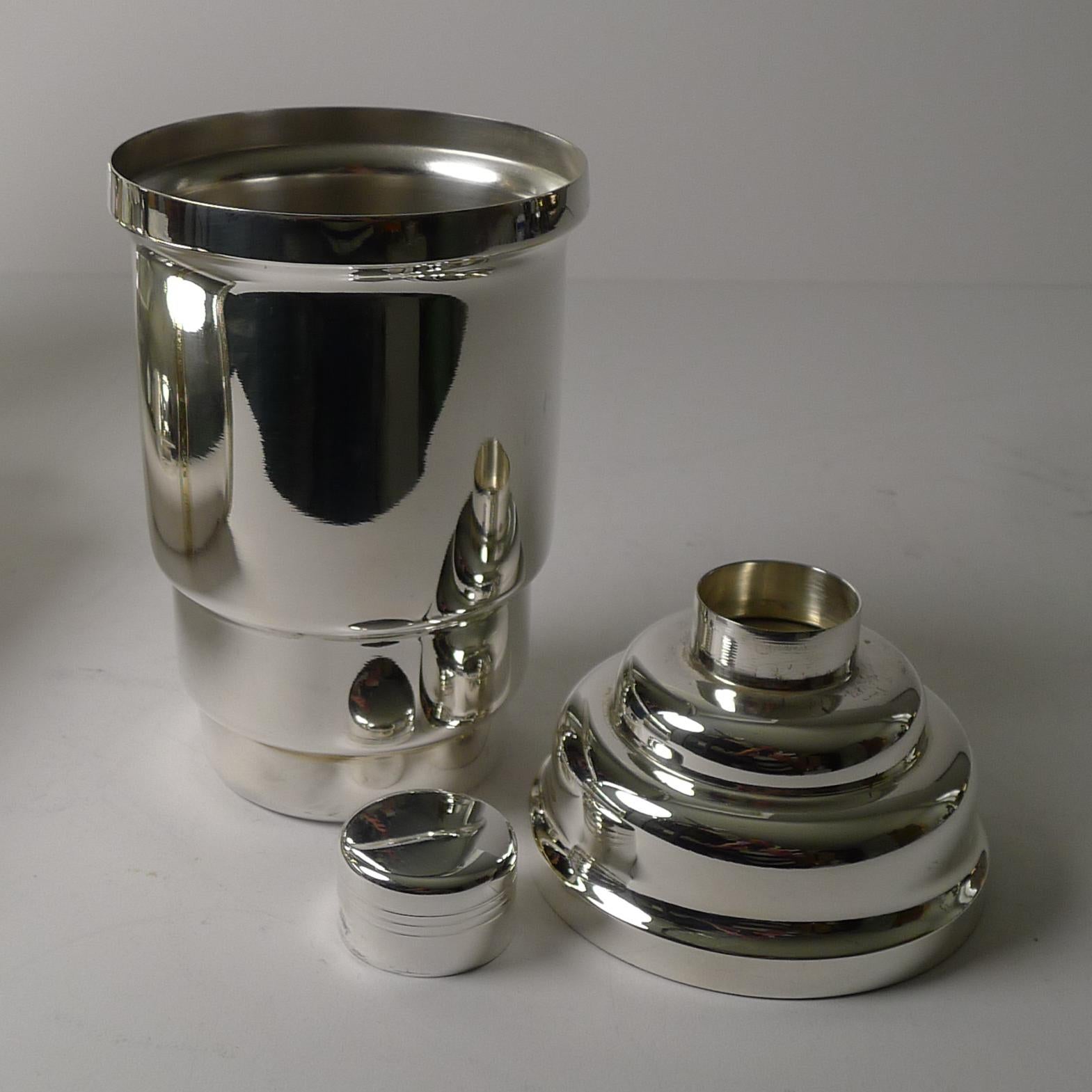 Smart French Art Deco Silver Plated Cocktail Shaker, c.1930's For Sale 5