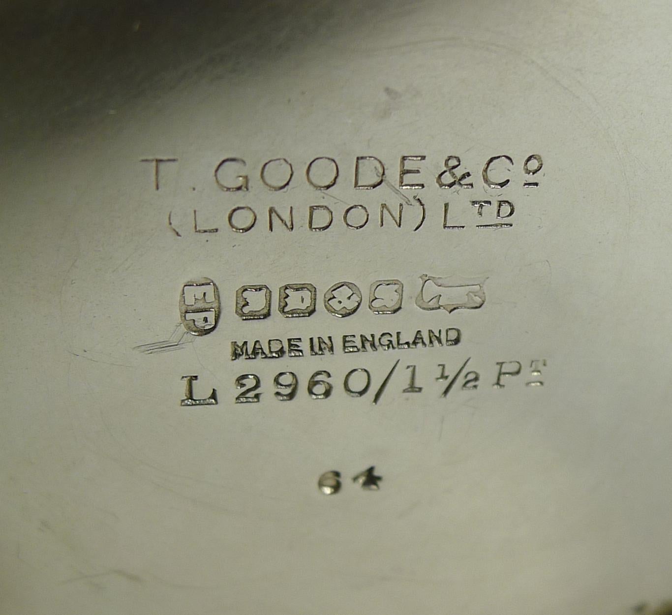 Smart Large Art Deco Cocktail Shaker Retailed by Thomas Goode, London 5