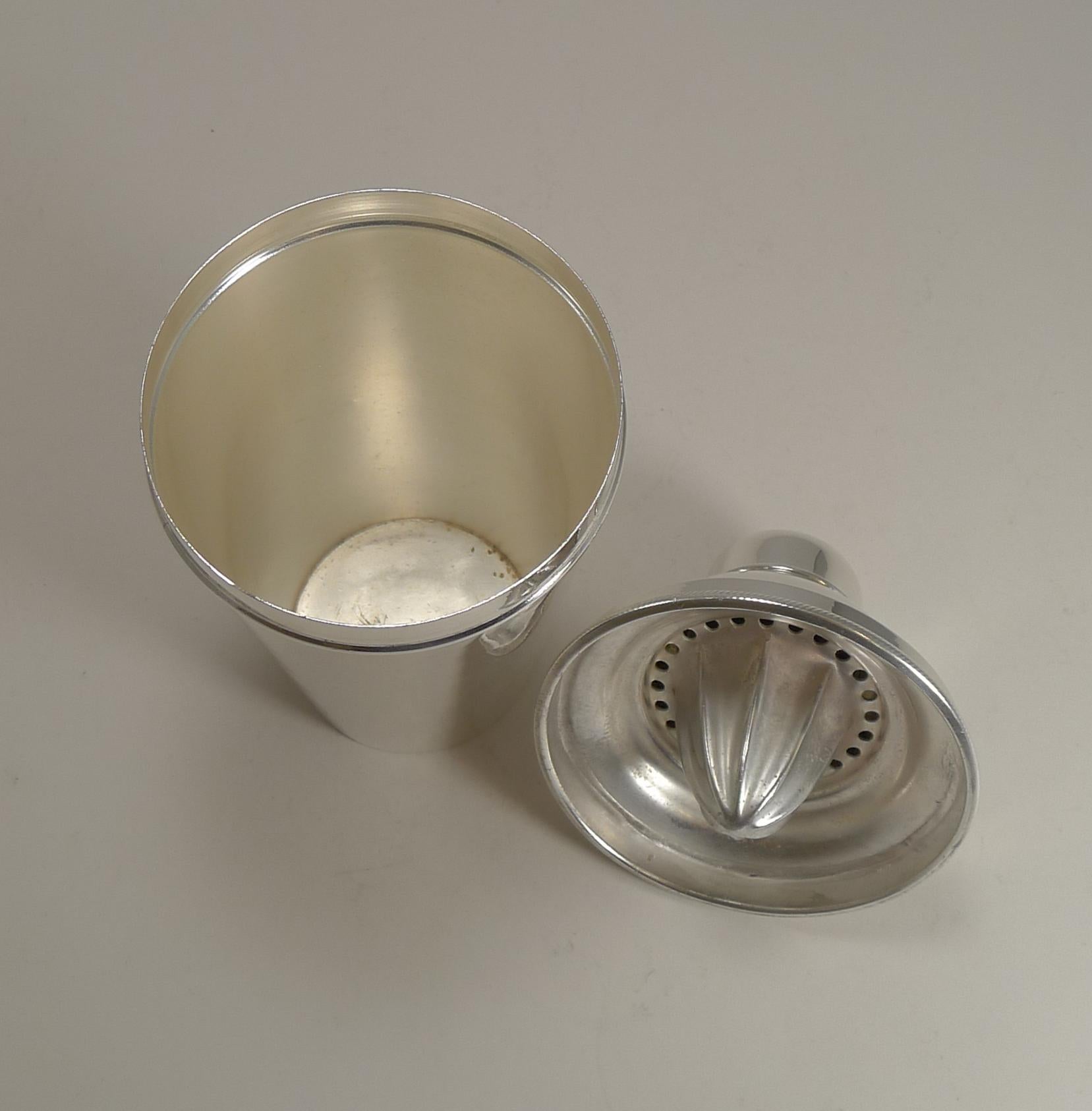 Mid-20th Century Smart Large Art Deco Cocktail Shaker Retailed by Thomas Goode, London