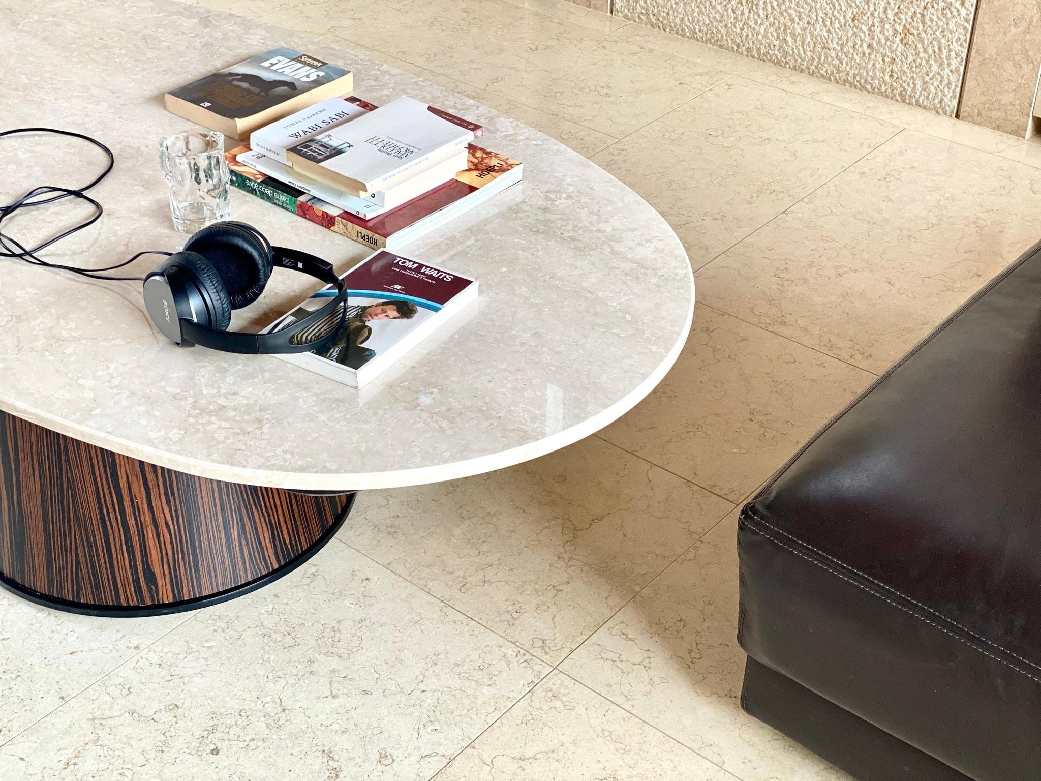 Mesa Inteligente - Moderna Mesa de Mármol Botticino de Altura Regulable Electrónicamente Moderno en venta