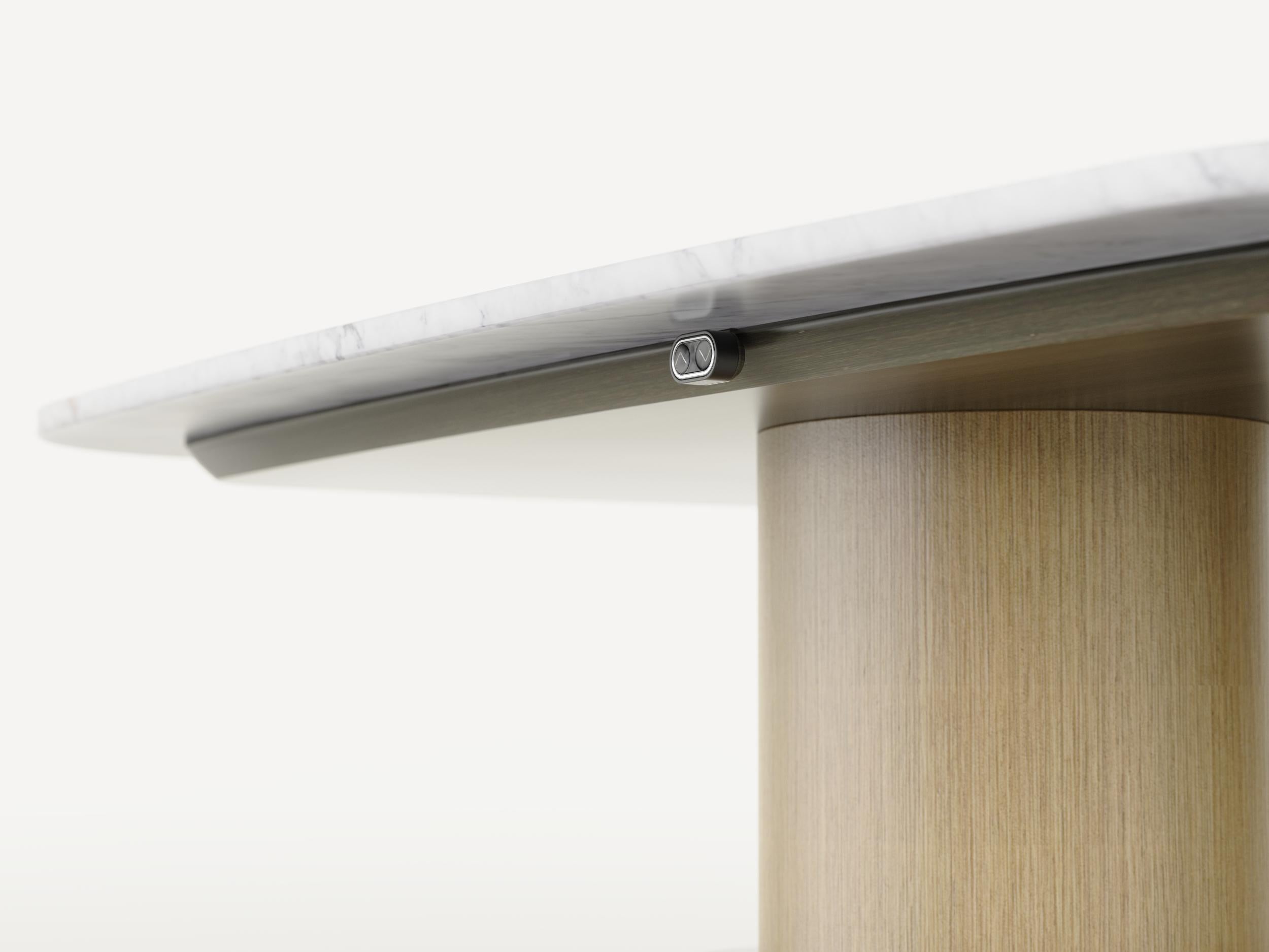 Mesa inteligente - Mesa moderna de mármol de Carrara y madera, regulable electrónicamente en altura Tallado a mano en venta