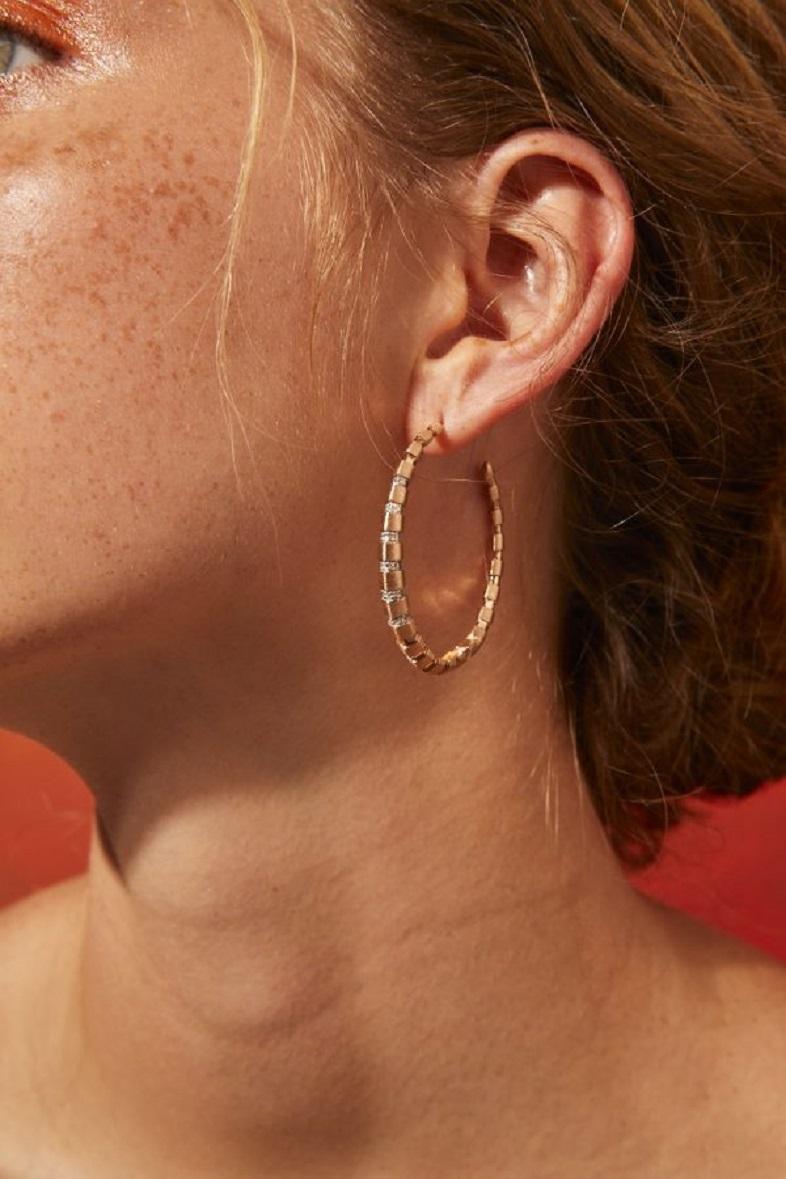 Smaug: Große Ohrringe aus 14 Karat Roségold mit weißem Diamanten von Selda Jewellery (Moderne) im Angebot