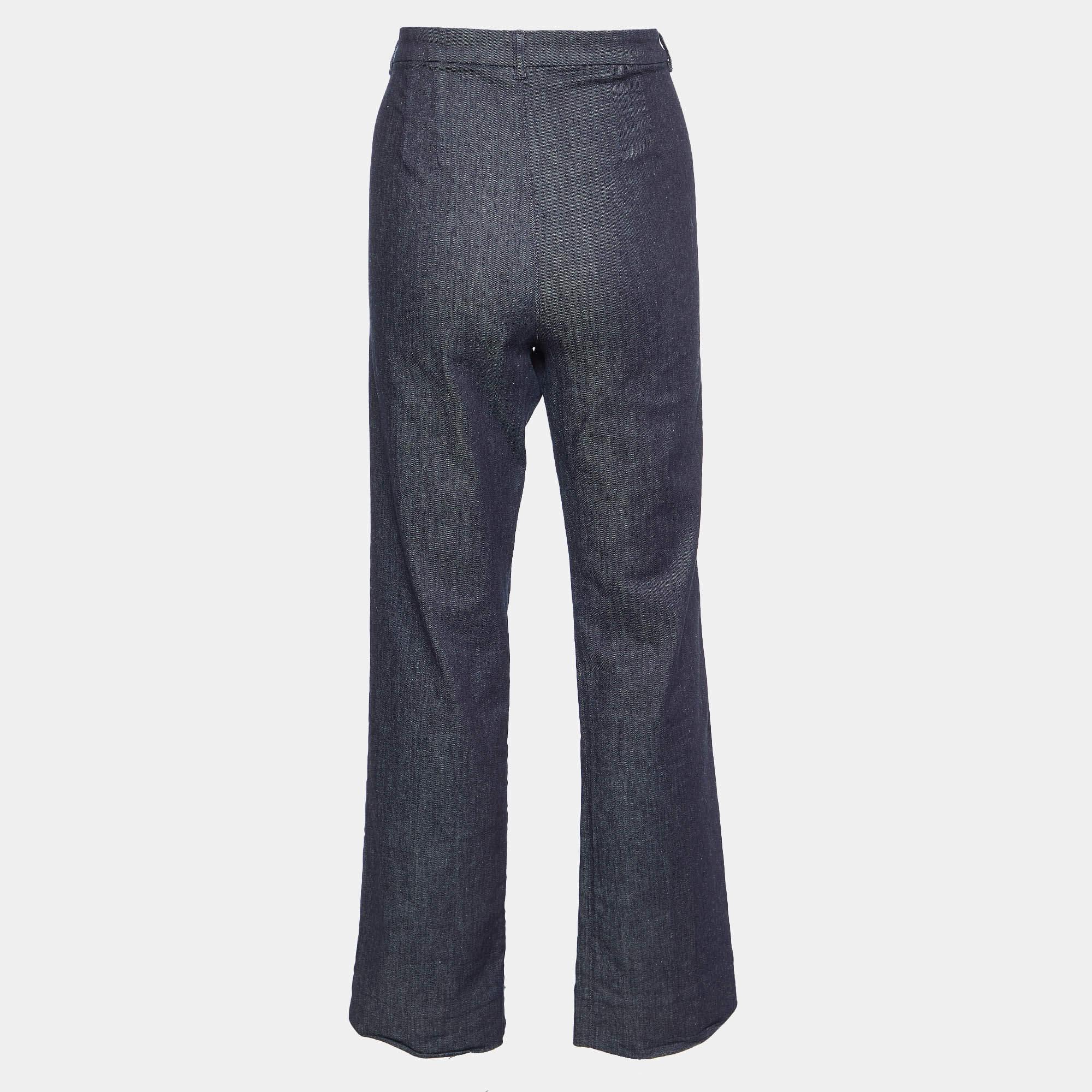 A good pair of jeans always makes the closet complete. This pair of jeans is tailored with such skill and style that it will be your favorite in no time. It will give you a comfortable stylish fit.