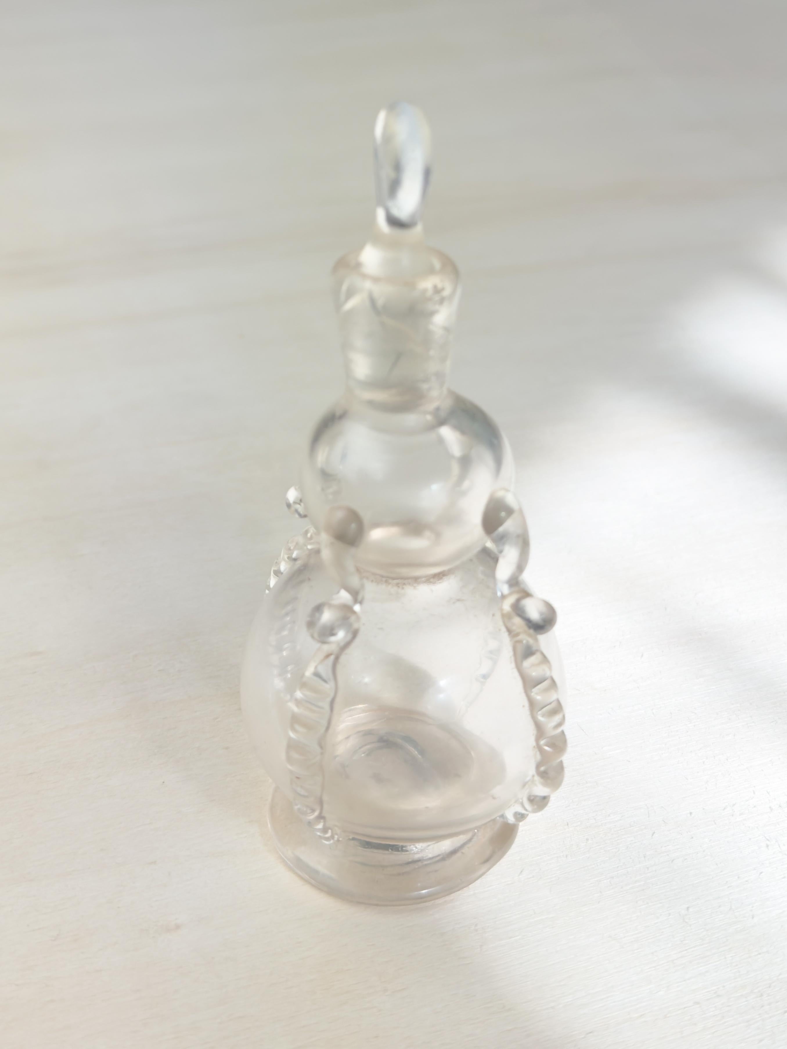 Smelling-Glasflasche mit Bändern, frühes 20. Jahrhundert (Französisch) im Angebot