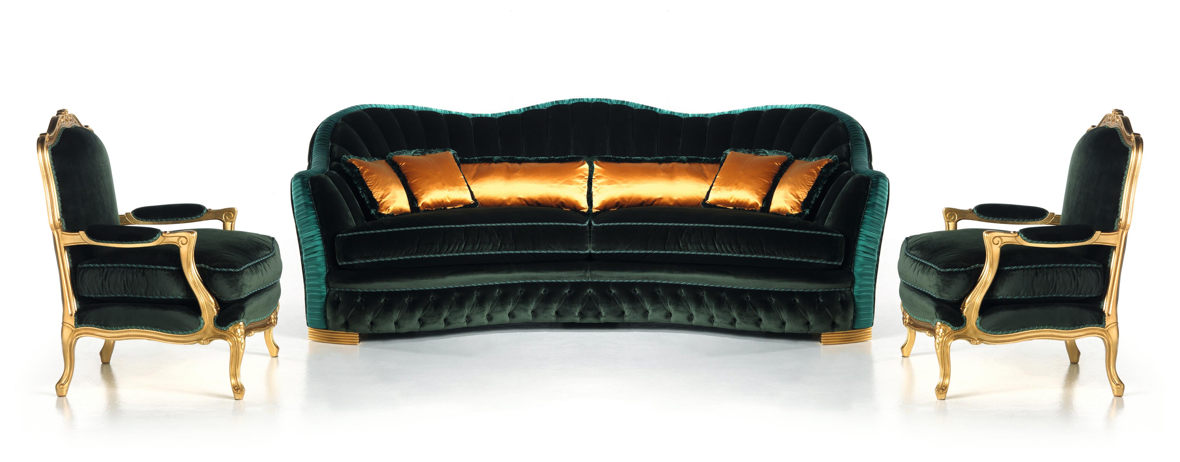 The Smeraldo sofa is a seat of modern classicism, designed to
live comfortly and elegantly the living room space. Stately model
characterized by the harmonious design of the back, that is outlined
by the handmade pleating that runs all-over the